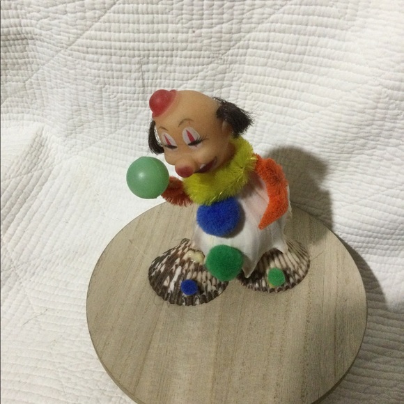 CLOWN FIGURINE made from Shells - Picture 7 of 7